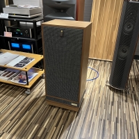 レトロなFYNE AUDIOの新スピーカー展示｜CAVIN 大阪屋 札幌オーディオ